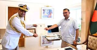 প্রধানমন্ত্রীর সঙ্গে নবনিযুক্ত নৌবাহিনী প্রধানের সাক্ষাৎ